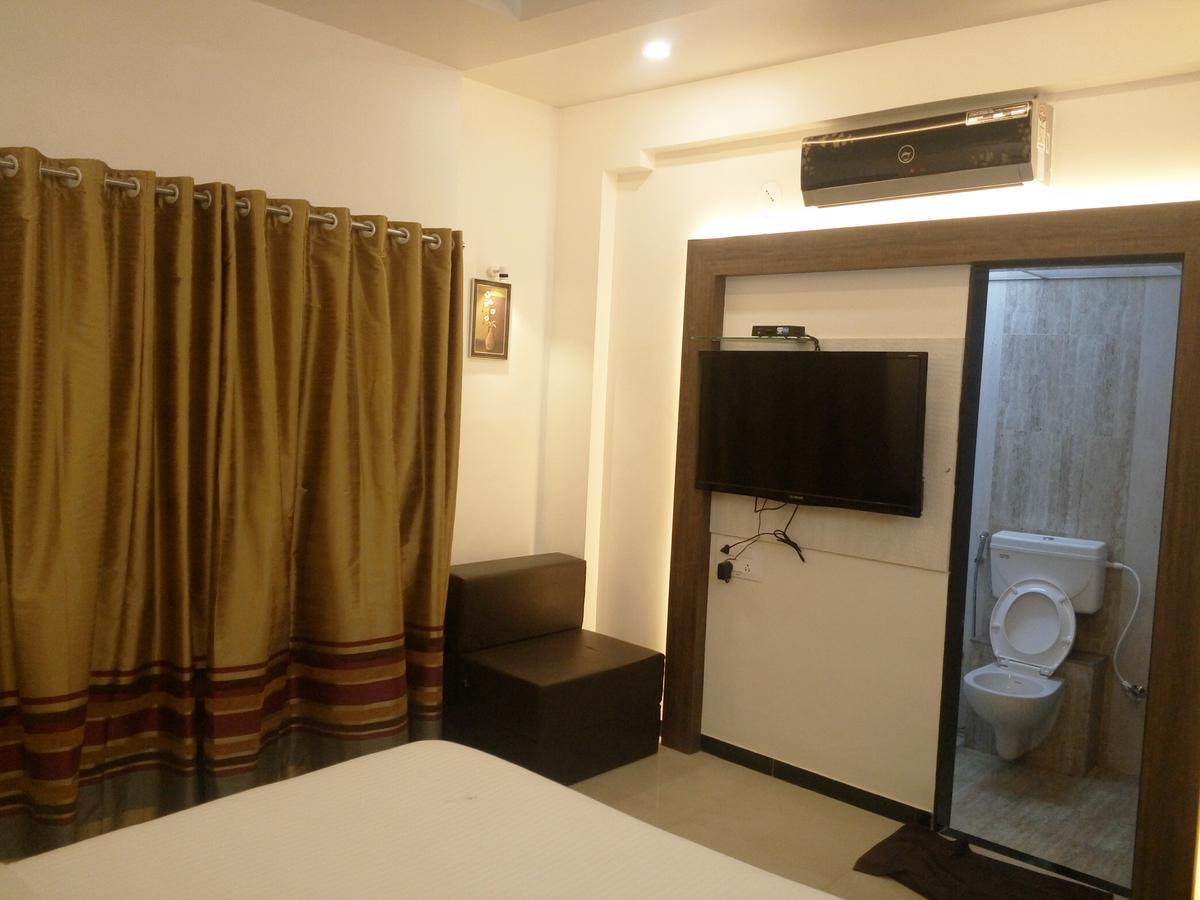 Hotel Pushpak Park Osmanabad Exterior foto